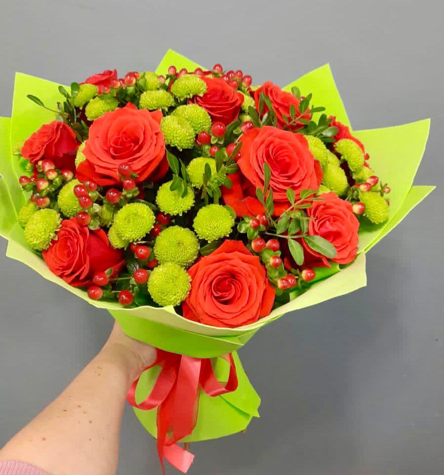 Букет цветов из: Хризантемы и Розы в Беркакит