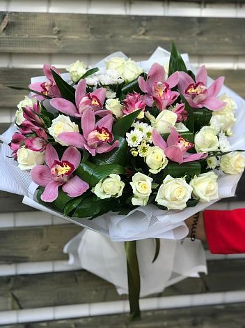 Букет цветов из: Розы и Хризантемы в Беркакит