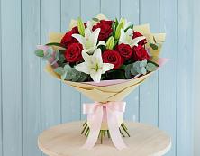Букет цветов из:  Лилии и Розы в Беркакит
