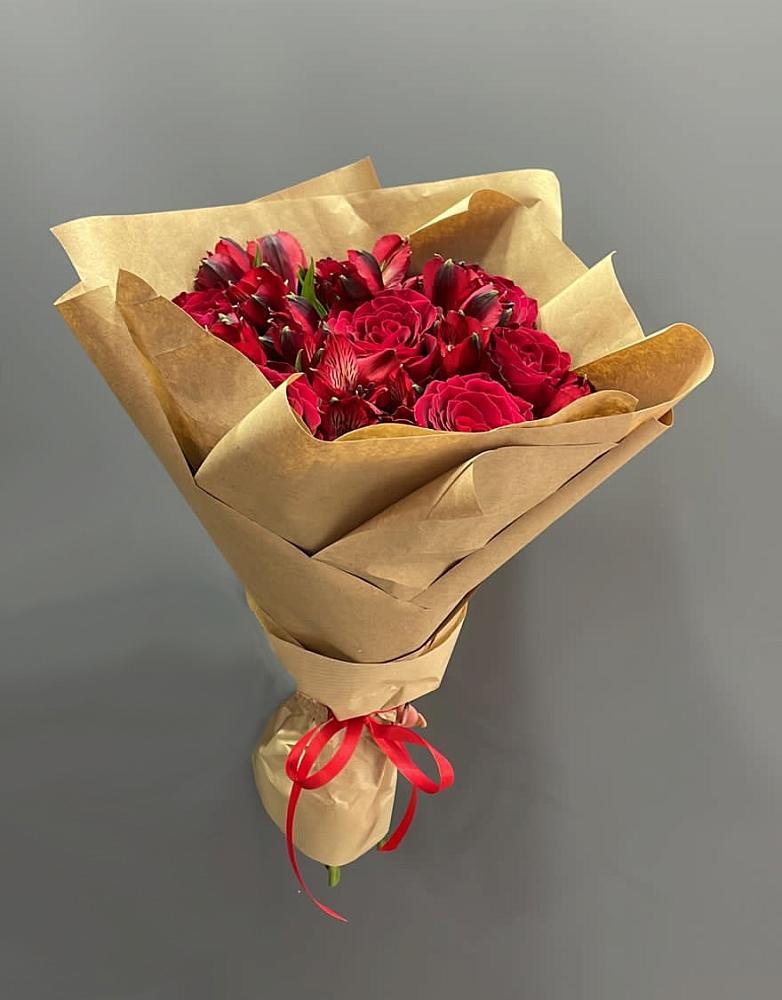 Букет цветов из: Альстромерии и Розы в Беркакит