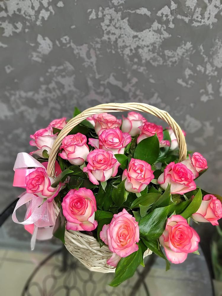 Цветочная композиция из Розы в корзине в Беркакит