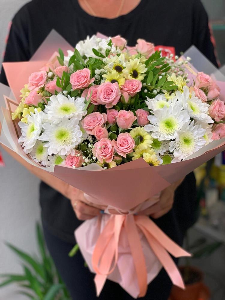 Букет цветов из: Розы и Хризантемы в Беркакит