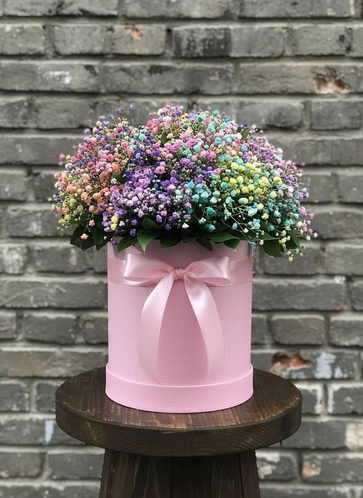 Цветочная композиция из Гипсофила и Розы в шляпной коробке в Беркакит