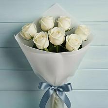 Букет 7 Белых роз Эдлесс Лав в Беркакит