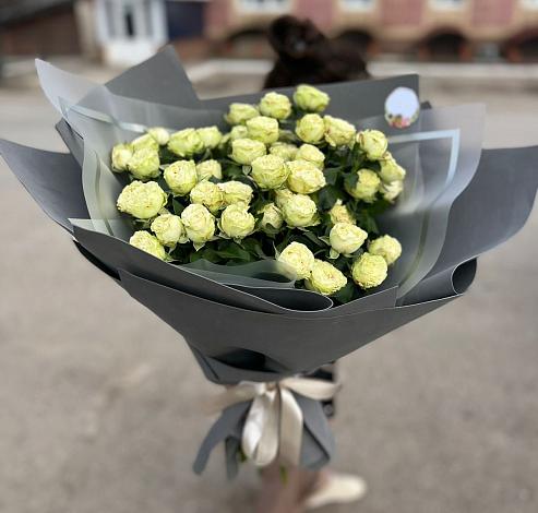 Букет Белые кустовые розы Солинеро в Беркакит