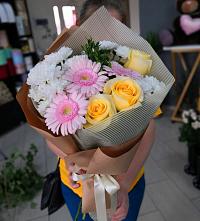 Букет цветов из:  Герберы, Розы и Хризантемы в Беркакит