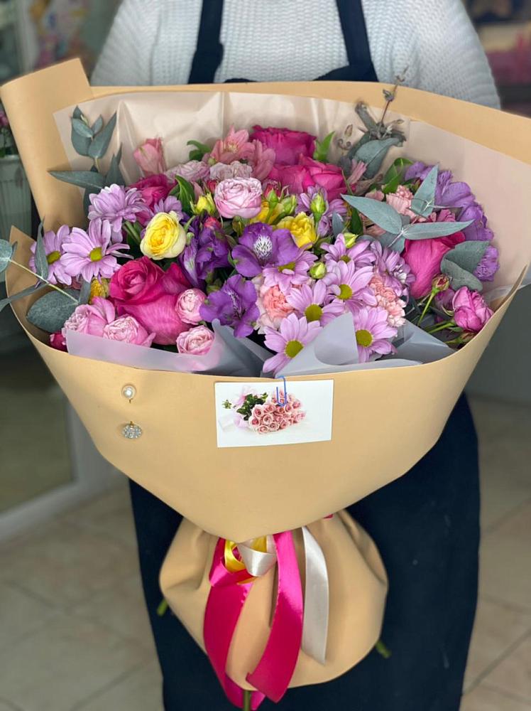 Букет цветов из: Хризантемы, Гвоздики и Альстромерии в Беркакит