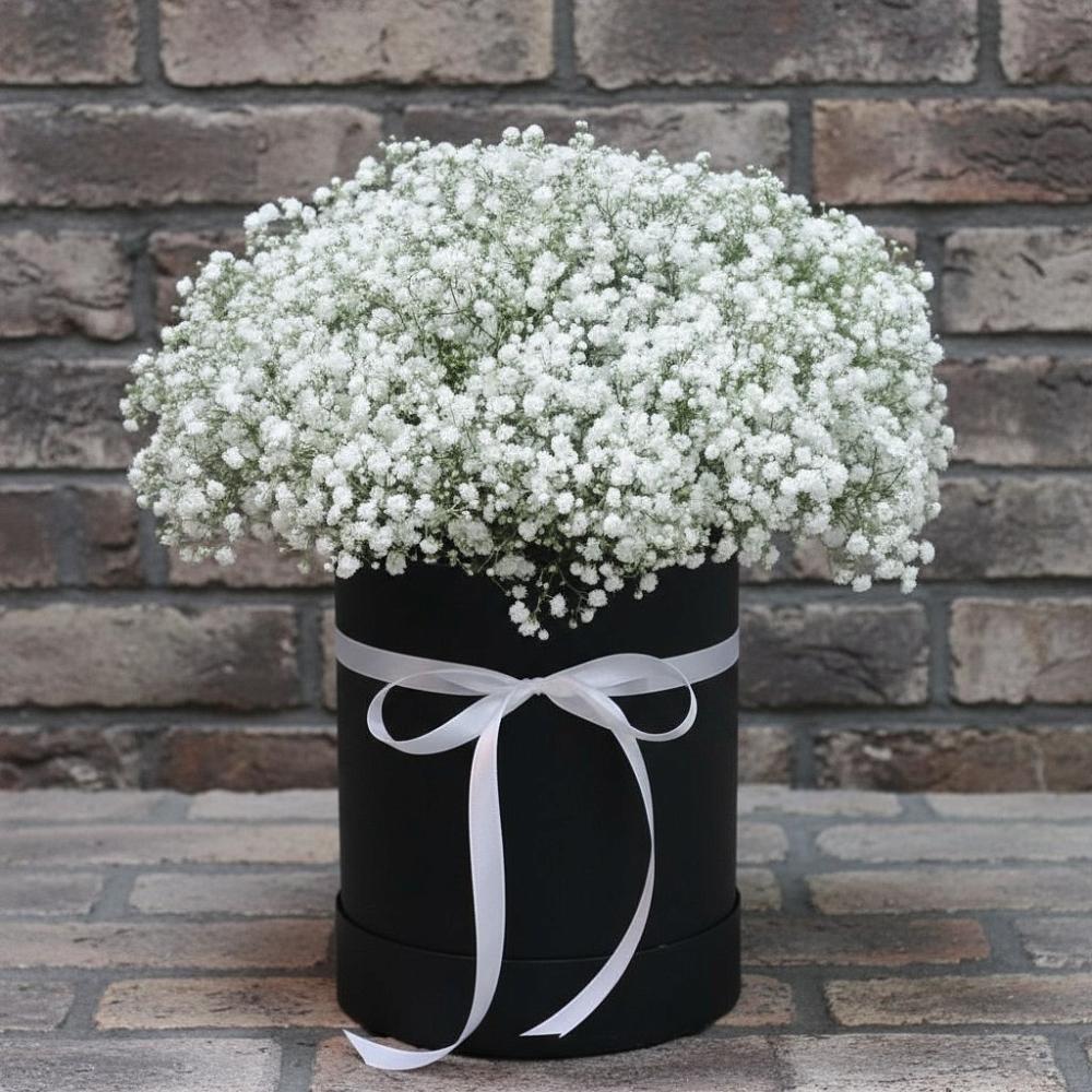 Цветочная композиция из Гипсофила в шляпной коробке в Беркакит