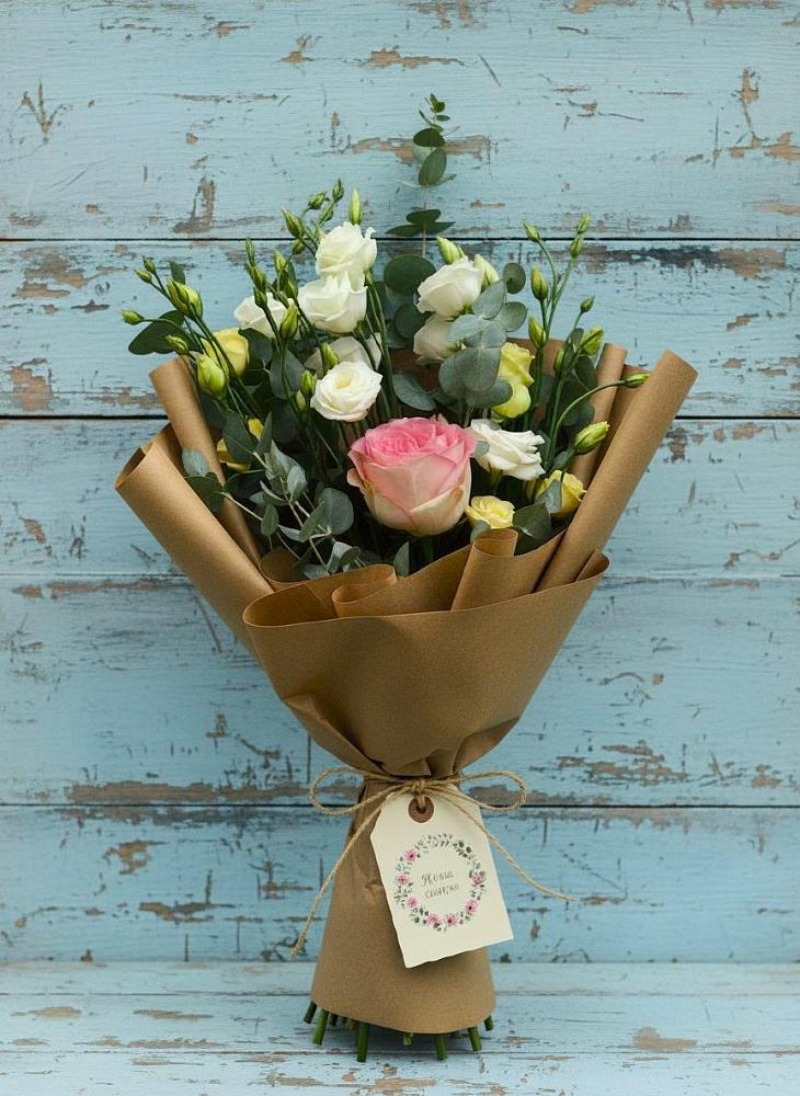 Букет цветов из: Розы и Лизиантусы в Беркакит