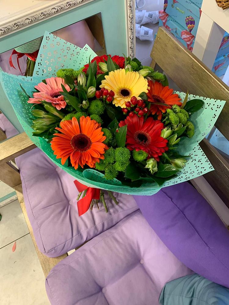 Букет цветов из: Герберы, Хризантемы и Альстромерии в Беркакит