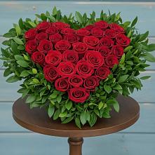 Цветочная композиция из Розы в виде сердца в Беркакит