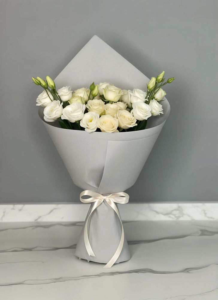 Букет цветов из: Розы и Лизиантусы в Беркакит