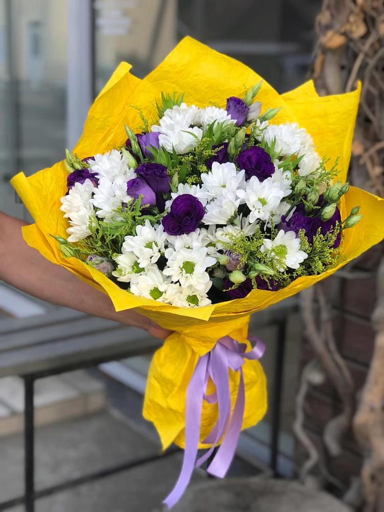 Букет цветов из: Ирисы, Хризантемы и Ромашки в Беркакит