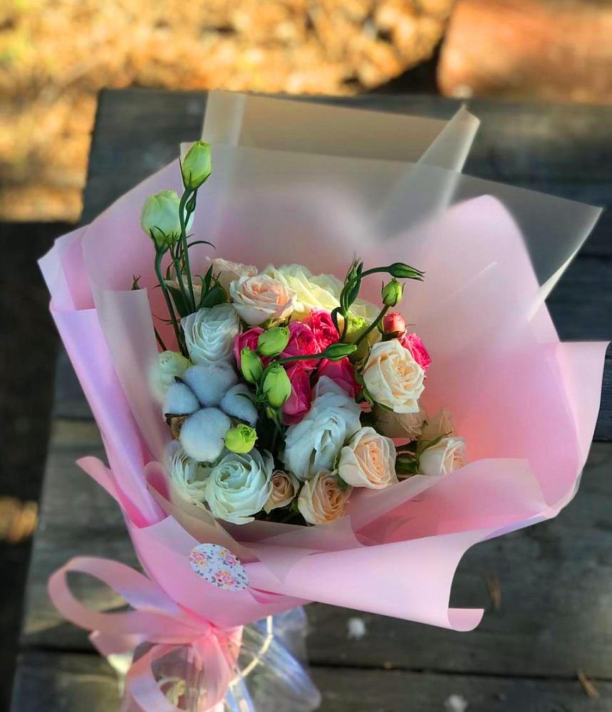 Букет цветов из: Розы и Лизиантусы в Беркакит