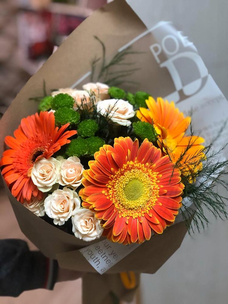 Букет цветов из: Герберы, Хризантемы и Розы в Беркакит