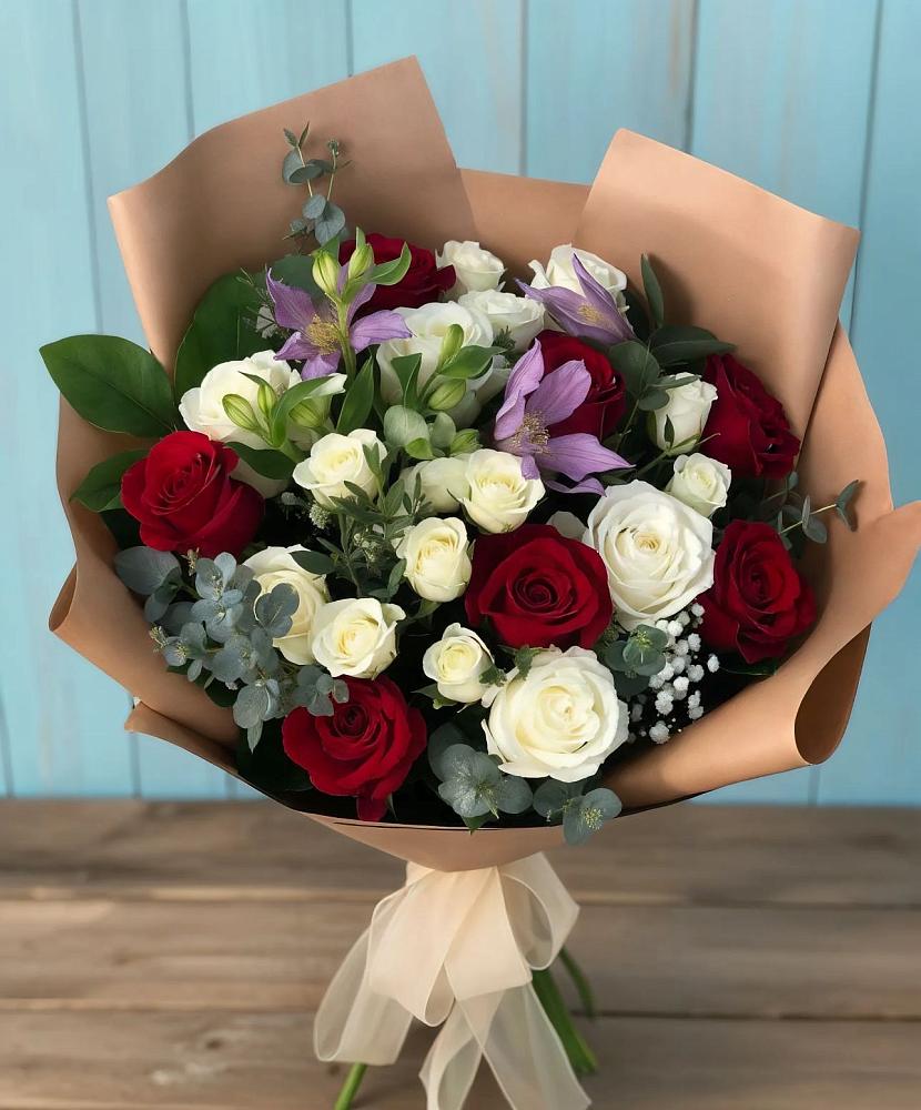 Букет цветов из: Розы и Альстромерии в Беркакит