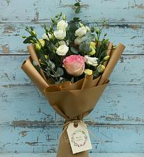 Букет цветов из:  Розы и Лизиантусы в Беркакит