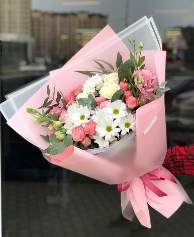 Букет цветов из: Розы, Лизиантусы и Хризантемы в Беркакит
