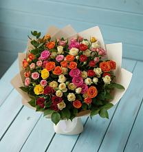 Букет Микс из разноцветных кустовых роз в Беркакит